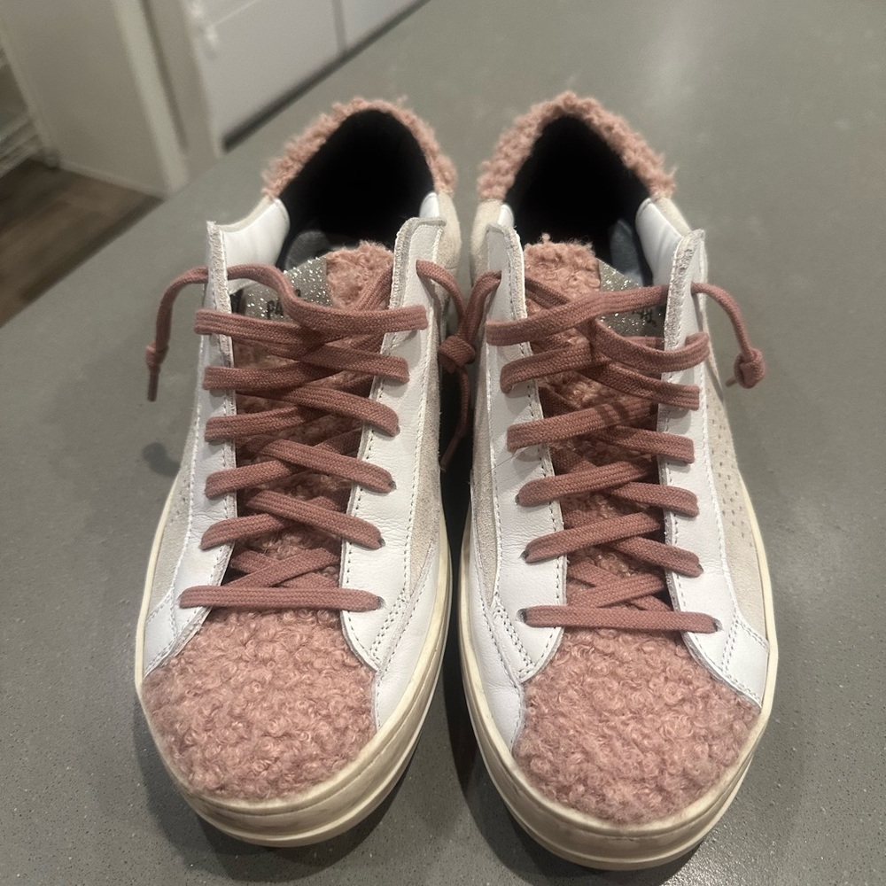 P448 sneakers!
Size 38